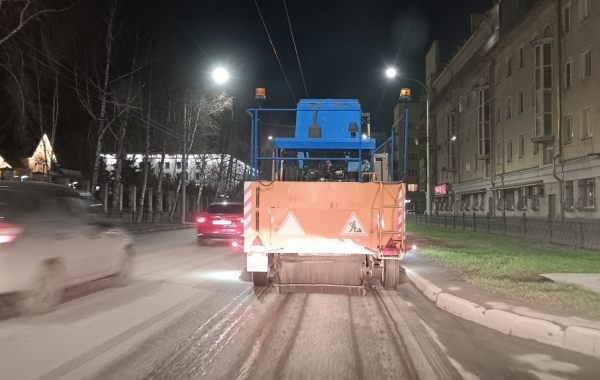 Уборка улиц и дорог спецтехникой и дорожными уборочными машинами - Голая Пристань, цены, предложения специалистов