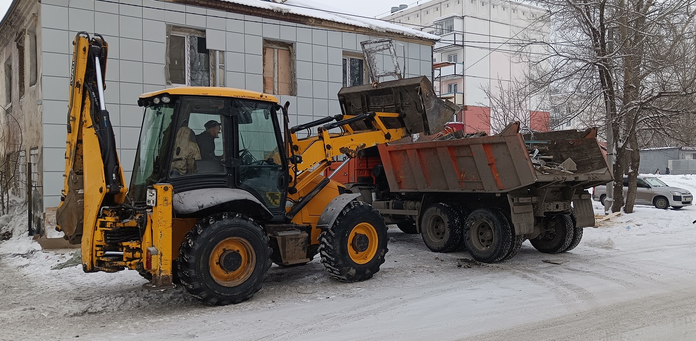 Уборка и вывоз строительного мусора, ТБО с помощью экскаватора и самосвала в Херсонской области